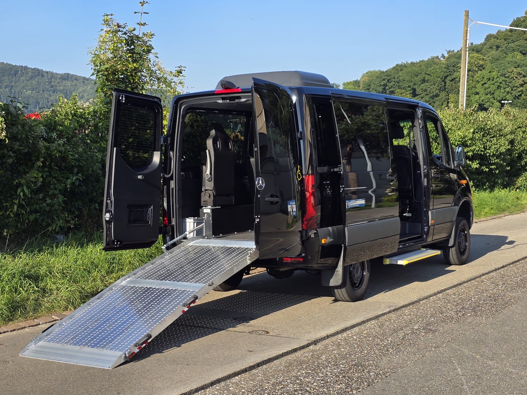 Barrierefreier Transport — Rollstuhlhilfe